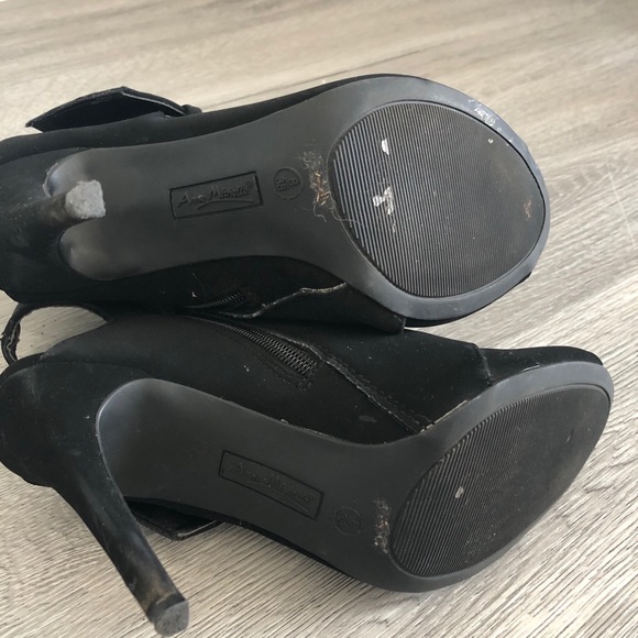 Anne Michelle Heels - Picture 2 of 3